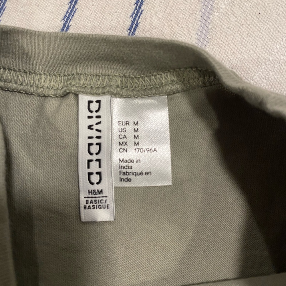 H&M basic T-shirt - Picture 2 of 4